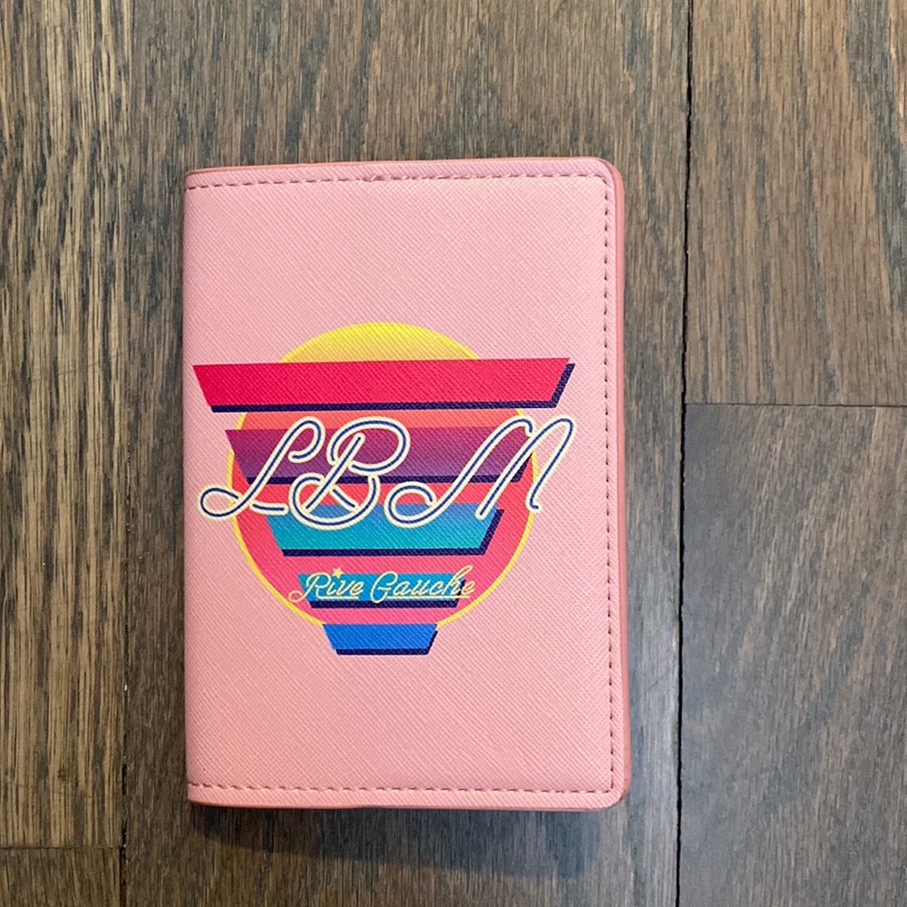 “Le Bon” pink passport case